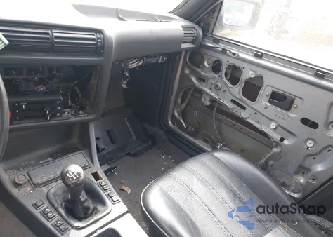 1988 BMW 325 z USA, uszkodzony, nr VIN WBAAE5404J8813659